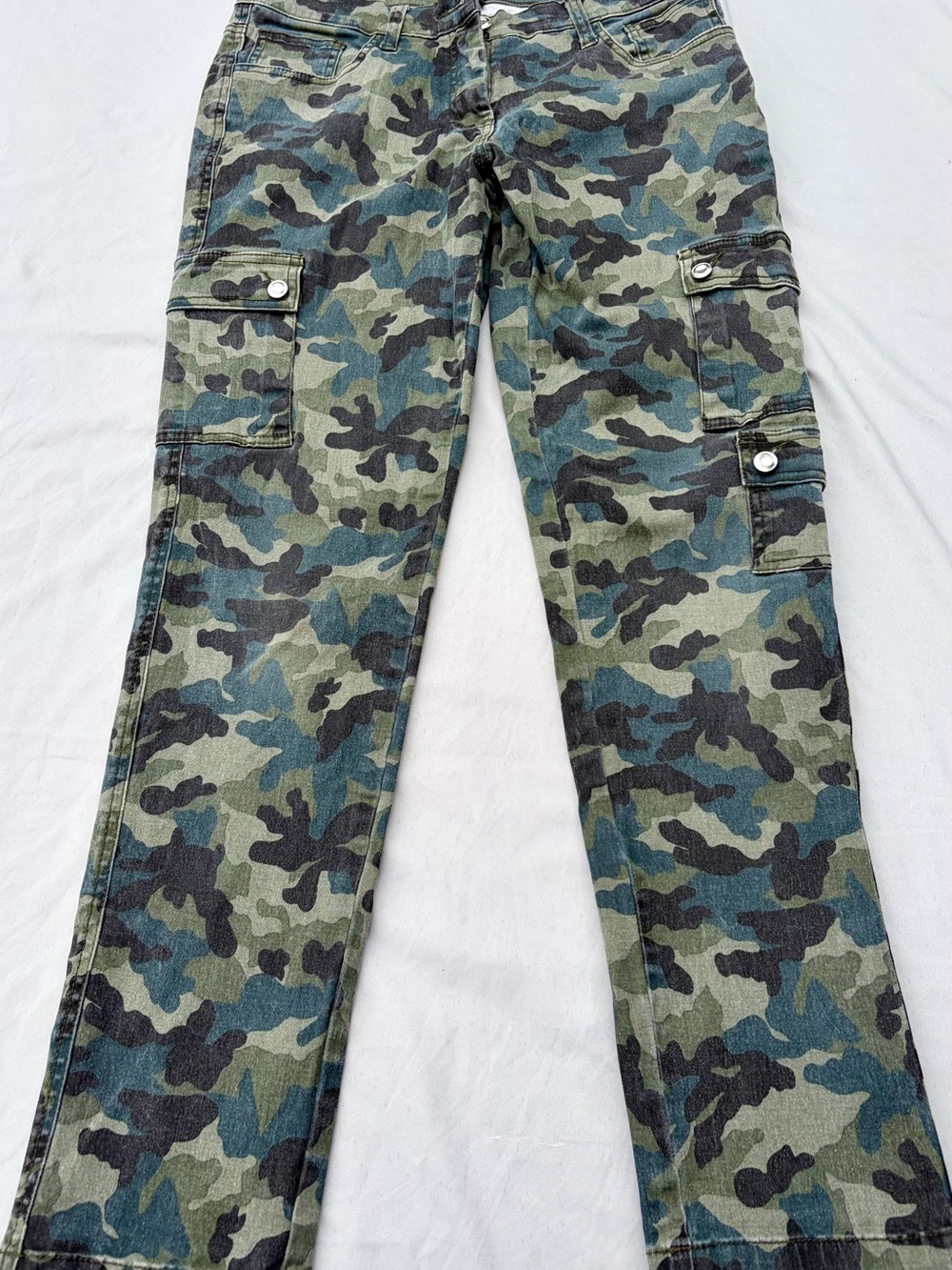 VENUS Women’s Camo Cargo Pants - Green & Black